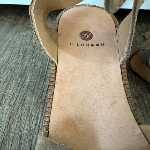 H London brand tan suede sandals - Picture 5 of 6